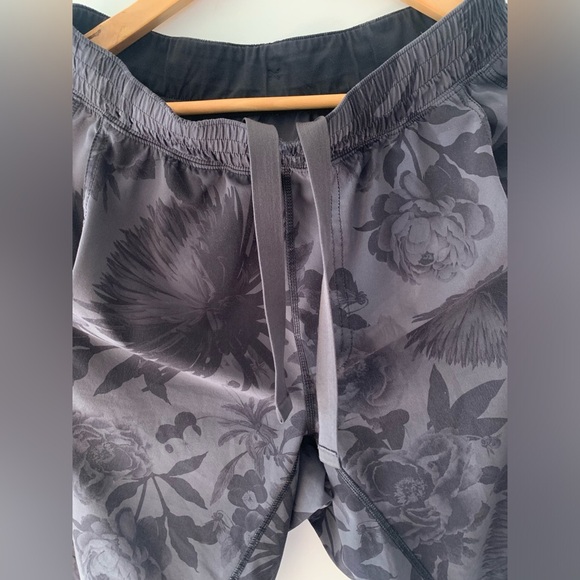 LULULEMON Pace Breaker Shorts Floral Limited Edition *Linerless - Picture 4 of 6